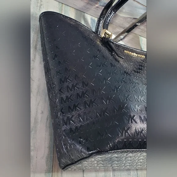 Michael Kors MK Signature Embossed Jet Set Carryall Tote Bag Black EUC - Picture 7 of 14